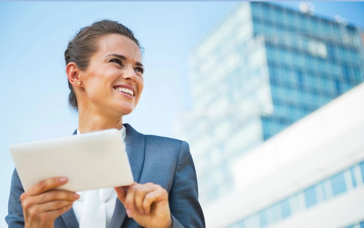 Business Frau mit Tablet